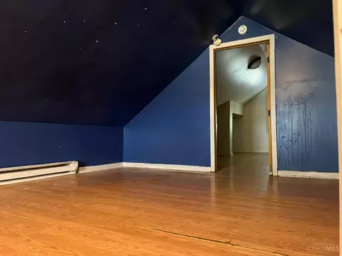 Bedroom - 1411 Summit Rd, Cincinnati, OH 45237 photo 3 of 7
