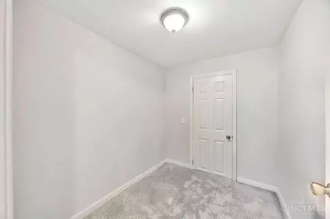 Bedroom - 8170 Sibcy Rd, Hamilton Township, OH 45039 photo 3 of 4