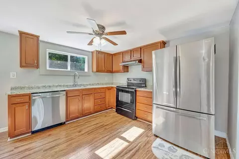 Kitchen - 8170 Sibcy Rd, Hamilton Township, OH 45039 photo 3 of 3
