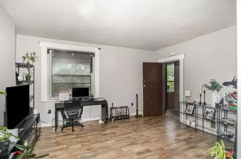 311 Hilton Pl, Cincinnati, OH 45219 photo 3