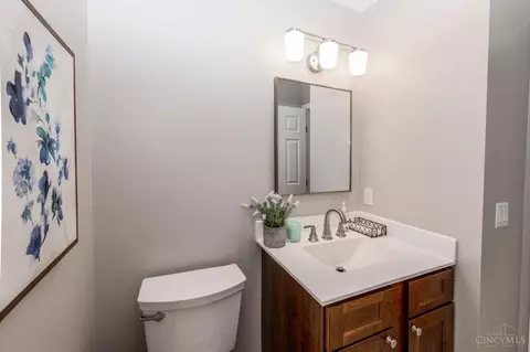 Bath - 9586 Heather Ct, Blue Ash, OH 45242 photo 2 of 7
