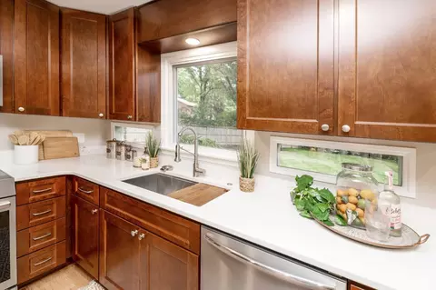 Kitchen - 9586 Heather Ct, Blue Ash, OH 45242 photo 4 of 6