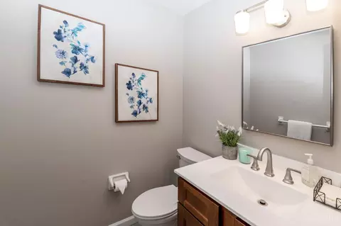 Bath - 9586 Heather Ct, Blue Ash, OH 45242 photo 1 of 7