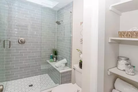 Bath - 9586 Heather Ct, Blue Ash, OH 45242 photo 5 of 7