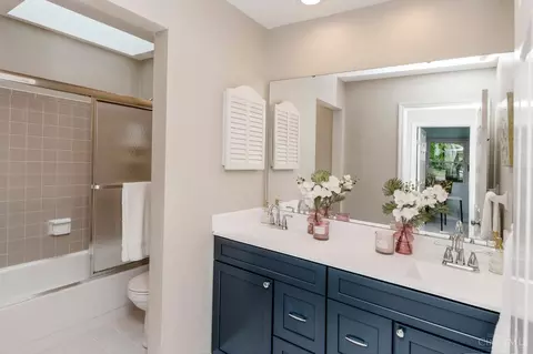 Bath - 9586 Heather Ct, Blue Ash, OH 45242 photo 6 of 7