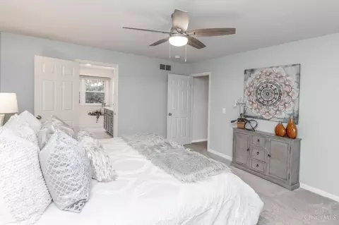 Bedroom - 9586 Heather Ct, Blue Ash, OH 45242 photo 2 of 8