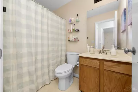 Bath - 2638 Ruby Ln, Middletown, OH 45044 photo 2 of 2