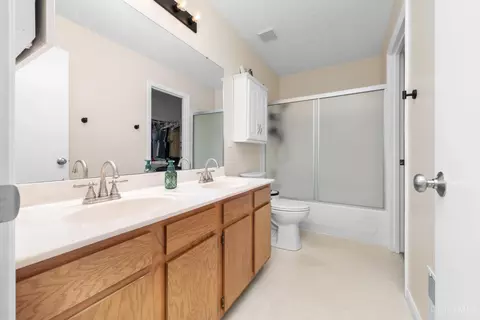 Bath - 2638 Ruby Ln, Middletown, OH 45044 photo 1 of 2