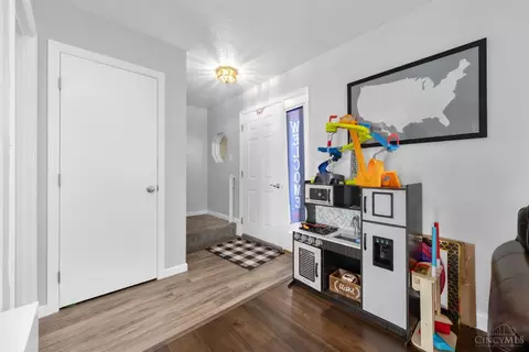 Entry Way - 2638 Ruby Ln, Middletown, OH 45044 photo 1 of 2