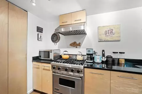 Kitchen - 1943 Gregory Ln, Cincinnati, OH 45206 photo 6 of 7