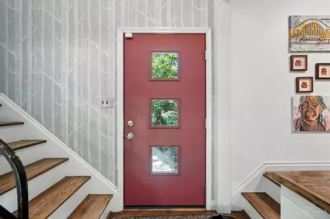 Entry Way - 1943 Gregory Ln, Cincinnati, OH 45206 photo 1 of 4
