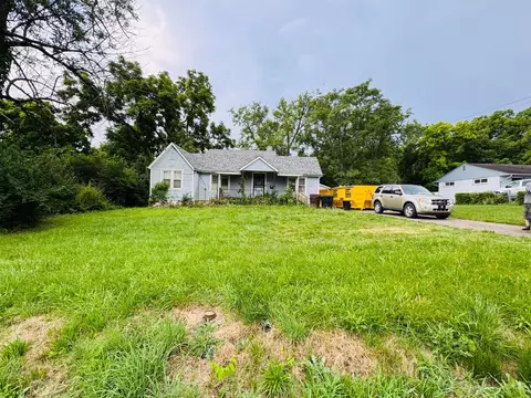 211 Riddle Rd, Woodlawn, OH 45215