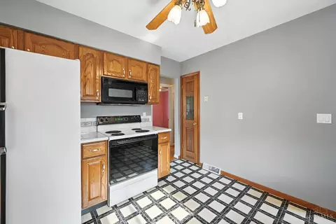 Kitchen - 6658 Greentree Dr, Cincinnati, OH 45224 photo 4 of 4