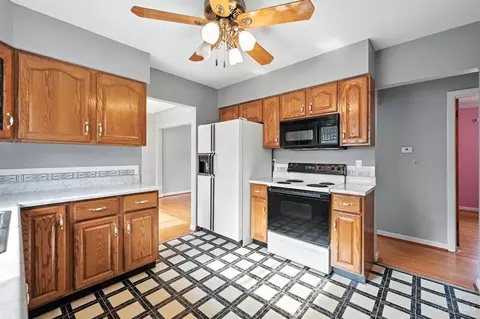 Kitchen - 6658 Greentree Dr, Cincinnati, OH 45224 photo 3 of 4