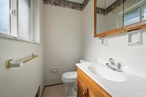 Bath - 6658 Greentree Dr, Cincinnati, OH 45224 photo 3 of 4
