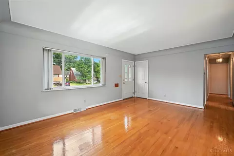 Living - 6658 Greentree Dr, Cincinnati, OH 45224 photo 2 of 3