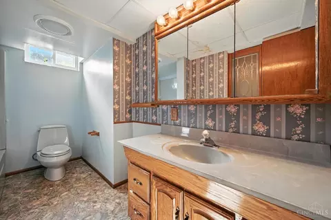 Bath - 6658 Greentree Dr, Cincinnati, OH 45224 photo 1 of 4