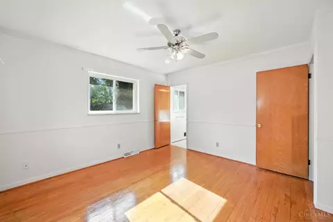 Bedroom - 6658 Greentree Dr, Cincinnati, OH 45224 photo 5 of 7