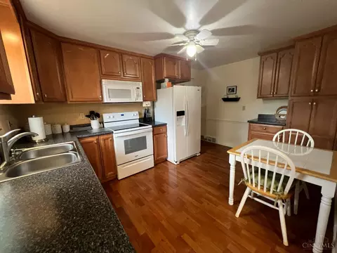 Kitchen - 645 Cloverdale Ave, Springdale, OH 45246 photo 1 of 2