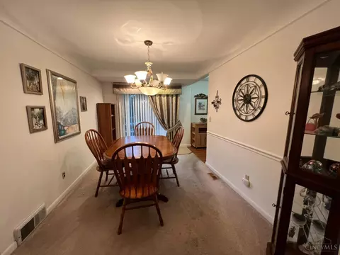 Dining - 645 Cloverdale Ave, Springdale, OH 45246 photo 1 of 2