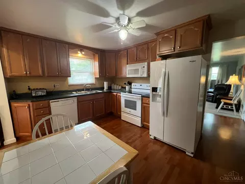 Kitchen - 645 Cloverdale Ave, Springdale, OH 45246 photo 2 of 2