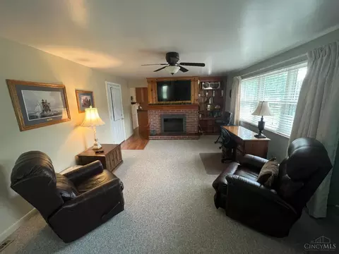 Living - 645 Cloverdale Ave, Springdale, OH 45246 photo 2 of 4