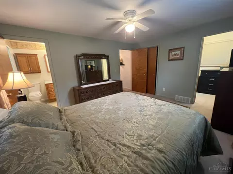 Bedroom - 645 Cloverdale Ave, Springdale, OH 45246 photo 2 of 6