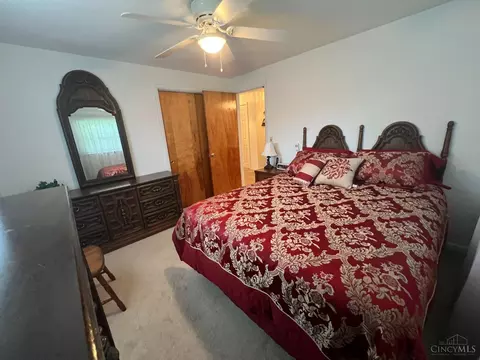 Bedroom - 645 Cloverdale Ave, Springdale, OH 45246 photo 4 of 6