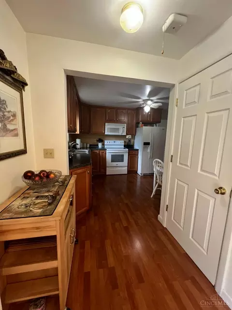 Entry Way - 645 Cloverdale Ave, Springdale, OH 45246 photo 2 of 3