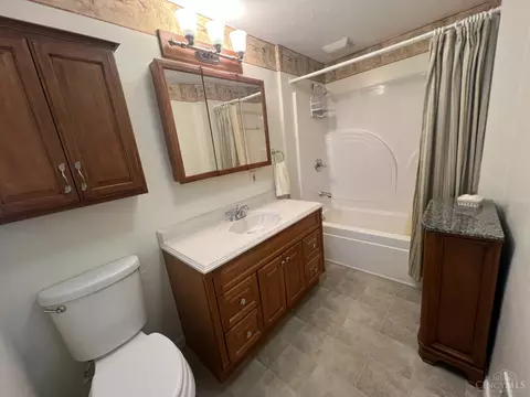 Bath - 645 Cloverdale Ave, Springdale, OH 45246 photo 1 of 2
