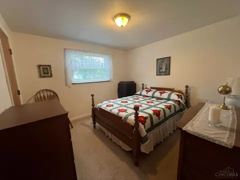 Bedroom - 645 Cloverdale Ave, Springdale, OH 45246 photo 5 of 6