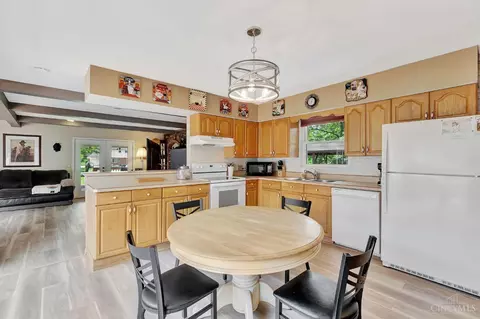 Kitchen - 1366 Devils Backbone Rd, Cincinnati, OH 45233 photo 2 of 2