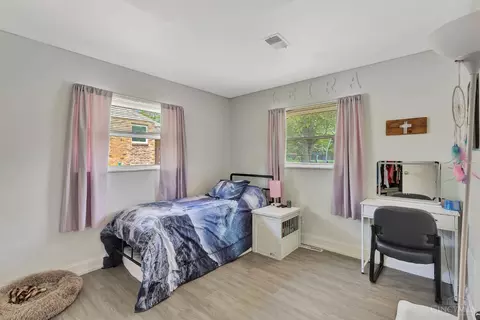 Bedroom - 1366 Devils Backbone Rd, Cincinnati, OH 45233 photo 3 of 5