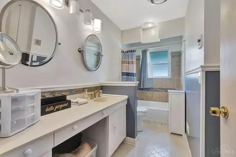Bath - 1366 Devils Backbone Rd, Cincinnati, OH 45233 photo 1 of 5
