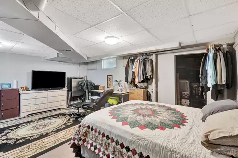 Bedroom - 1366 Devils Backbone Rd, Cincinnati, OH 45233 photo 4 of 5