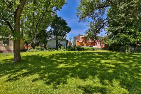 Exterior - 1077 Meadowind Ct, Cincinnati, OH 45231 photo 5 of 9