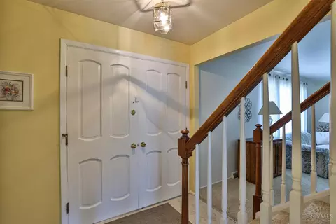 Entry Way - 1077 Meadowind Ct, Cincinnati, OH 45231 photo 1 of 2