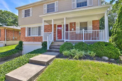 Exterior - 1077 Meadowind Ct, Cincinnati, OH 45231 photo 8 of 9