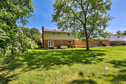 Exterior - 1077 Meadowind Ct, Cincinnati, OH 45231 photo 4 of 9