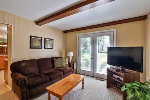 Living - 1077 Meadowind Ct, Cincinnati, OH 45231 photo 5 of 5