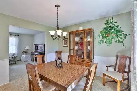 Dining - 1077 Meadowind Ct, Cincinnati, OH 45231 photo 2 of 2