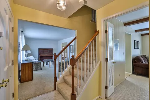 Entry Way - 1077 Meadowind Ct, Cincinnati, OH 45231 photo 2 of 2