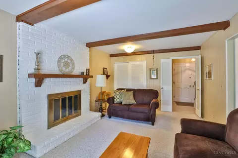Living - 1077 Meadowind Ct, Cincinnati, OH 45231 photo 4 of 5