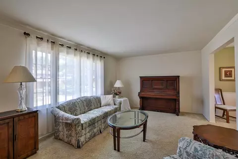 Living - 1077 Meadowind Ct, Cincinnati, OH 45231 photo 1 of 5
