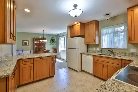 Kitchen - 1077 Meadowind Ct, Cincinnati, OH 45231 photo 3 of 3