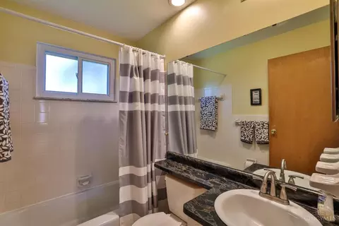 Bath - 1077 Meadowind Ct, Cincinnati, OH 45231 photo 3 of 3