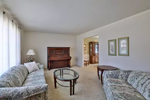 Living - 1077 Meadowind Ct, Cincinnati, OH 45231 photo 2 of 5