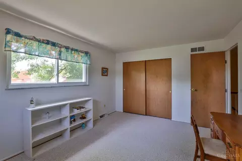 Bedroom - 1077 Meadowind Ct, Cincinnati, OH 45231 photo 4 of 6