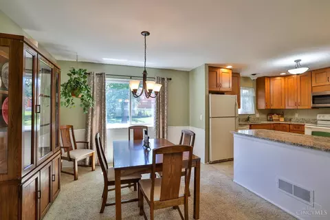 Dining - 1077 Meadowind Ct, Cincinnati, OH 45231 photo 1 of 2