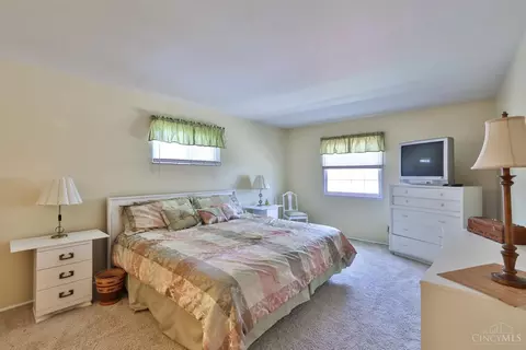 Bedroom - 1077 Meadowind Ct, Cincinnati, OH 45231 photo 1 of 6